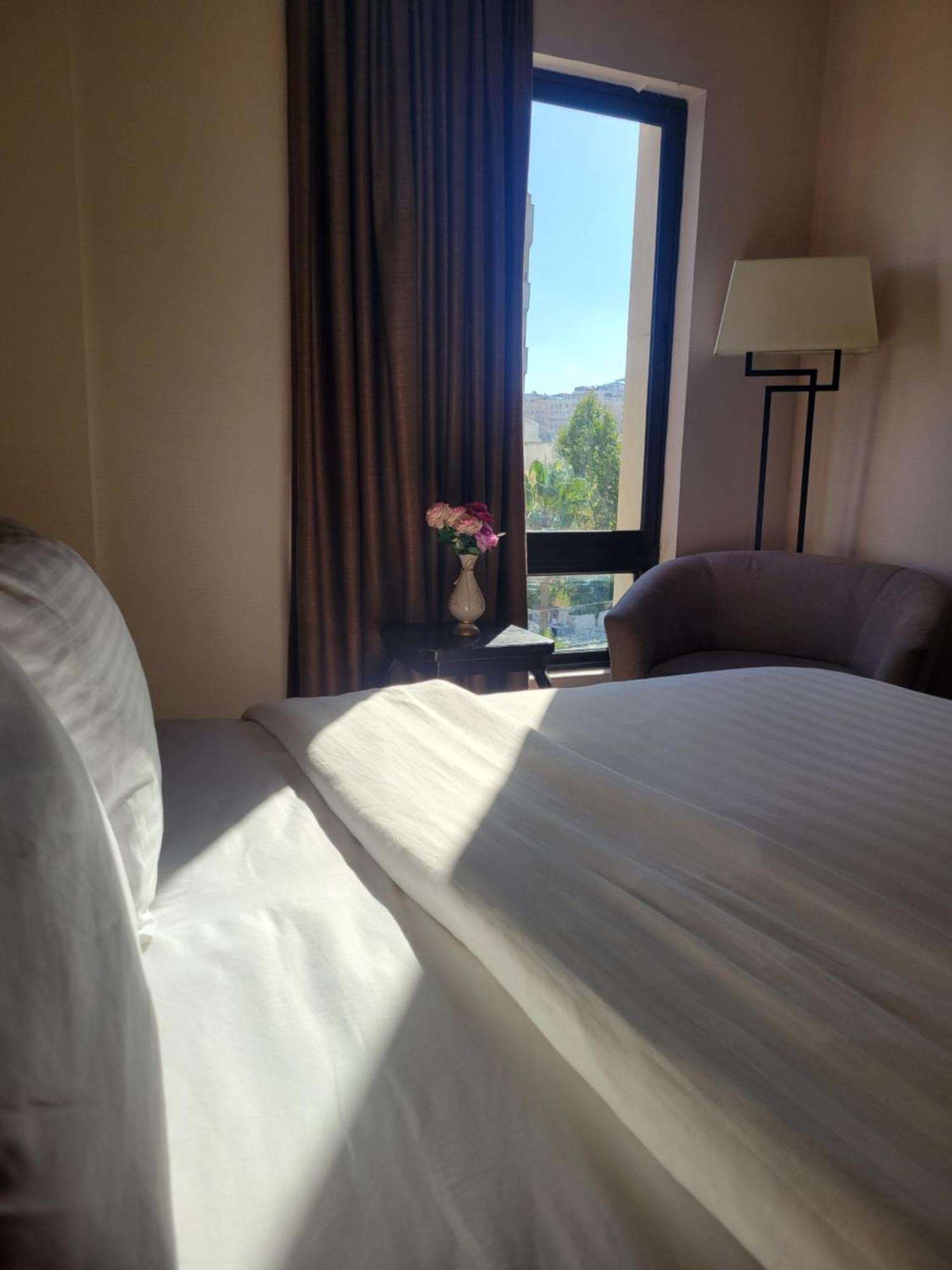 Big Ben Hotel Suites Amman Esterno foto
