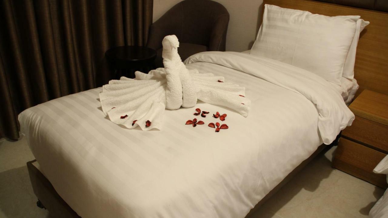 Big Ben Hotel Suites Amman Esterno foto